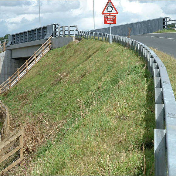 A sample of TensarTech® NaturalGreen™ rézsűrendszer